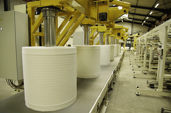 Fully automatic big spools conveying on spooling machine