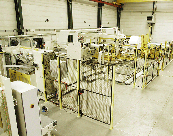 Fully automatic mother roll loading on spooling machine