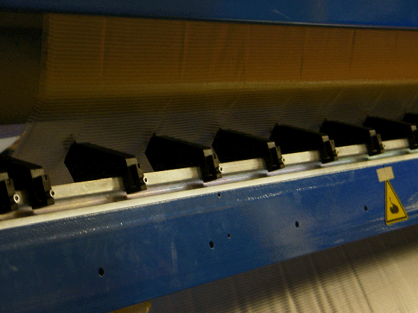 Razor blades on slitter rewinder