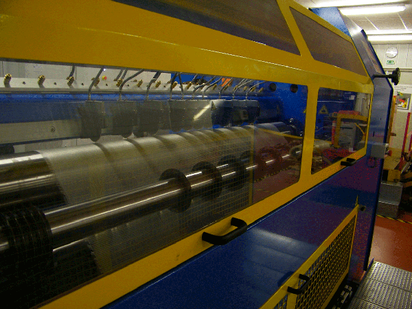 up to 3 cutting systems on the same machine