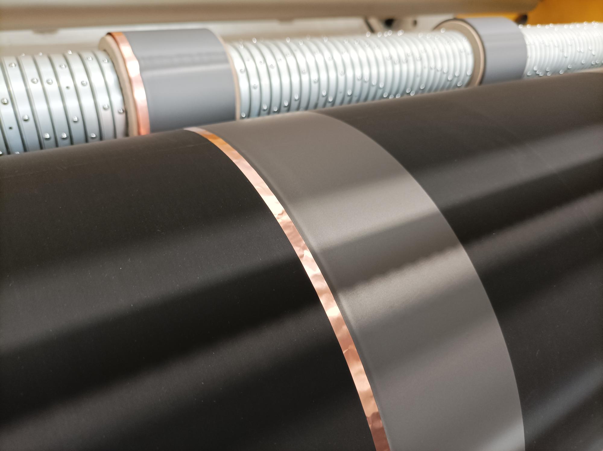 Anode materials on electrode slitter pullin roll